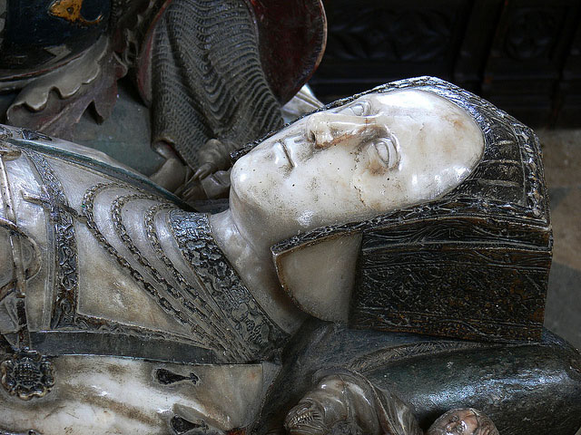 ane Skenard effigy, Tudor headdress and jewellery