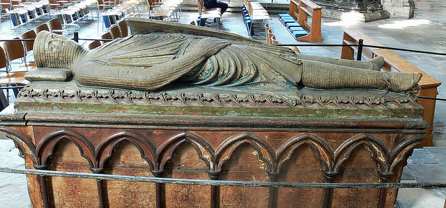 William Longespee, Medieval Tomb.