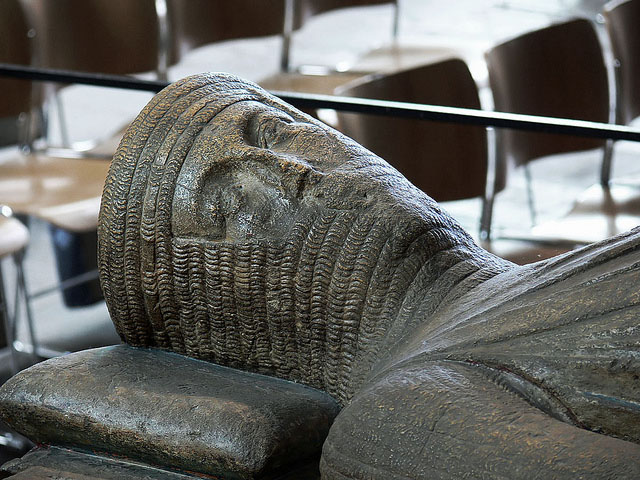 William Longespee, Medieval Tomb.